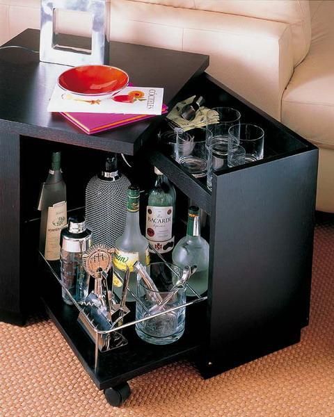 Portable mini bar cabinet