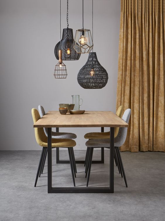 Stunning Dining Table Lighting Ideas, How Far Off The Table Should A Dining Room Light Be