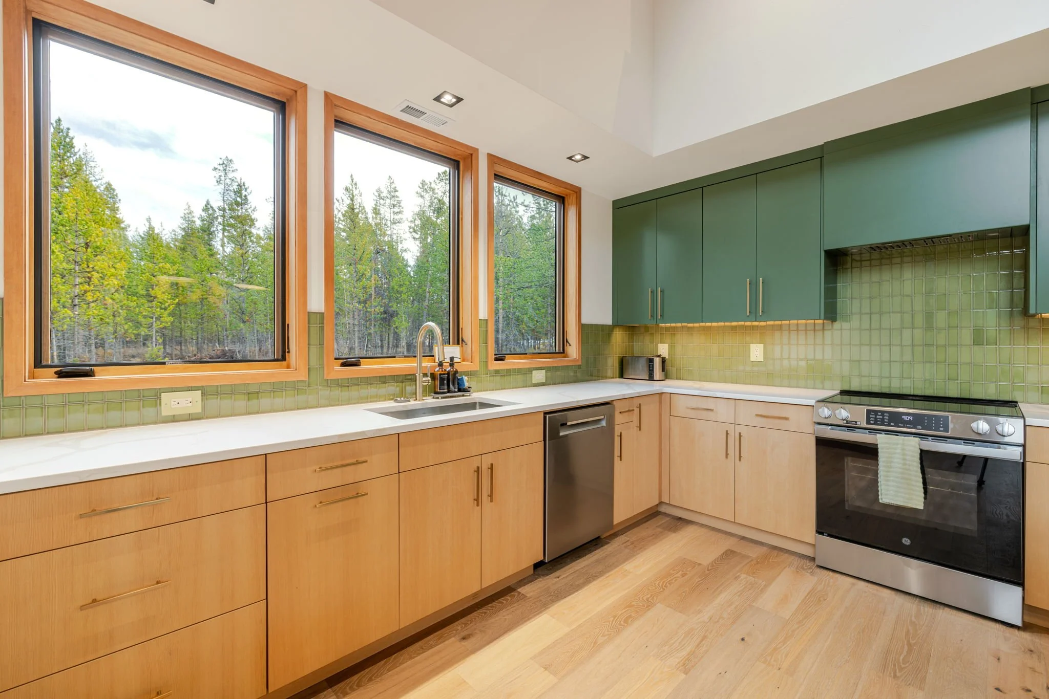 9-web-or-mls-17262 Lodgepole Lane-10.jpg