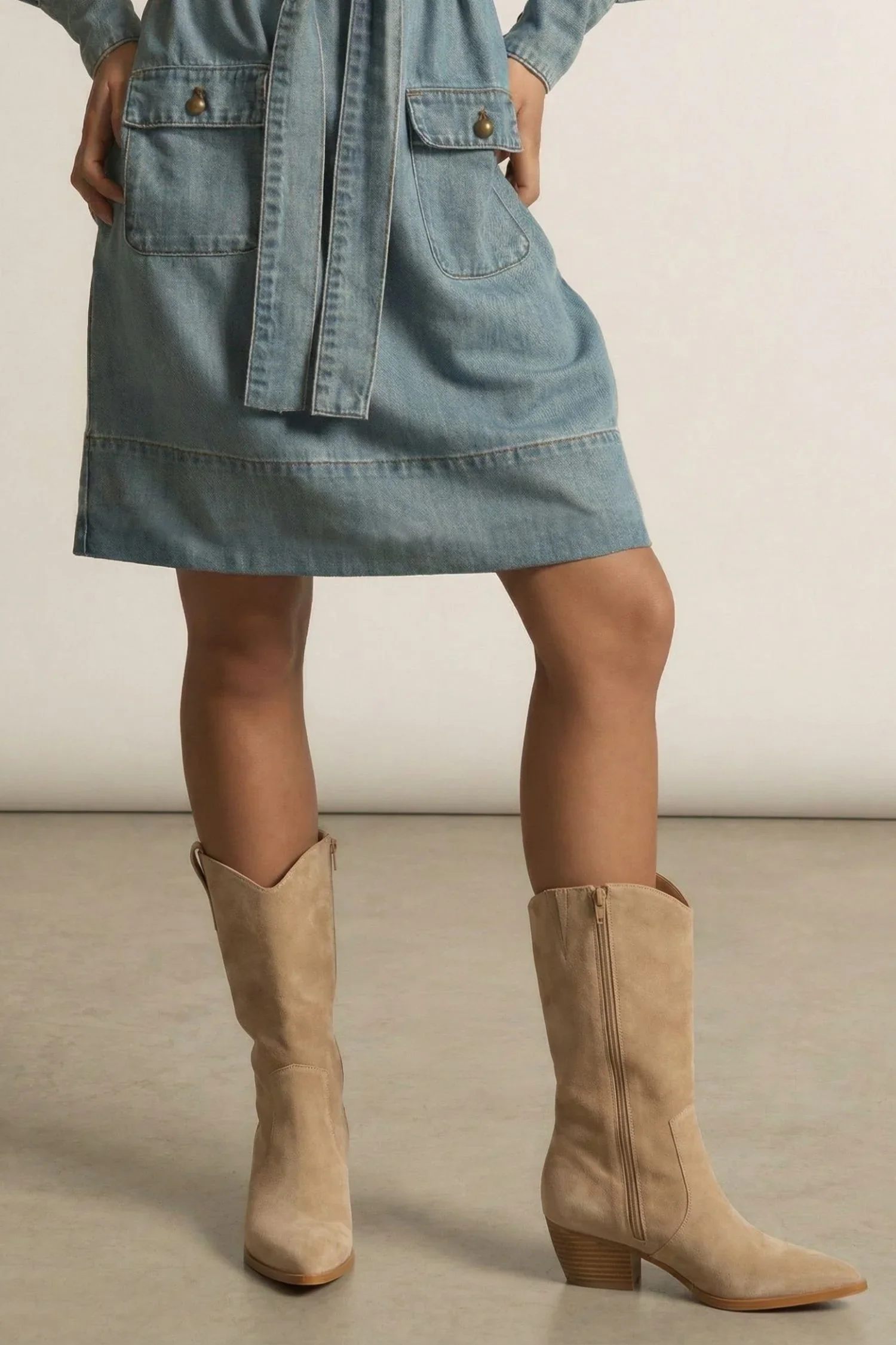 territoryboot-trufflesuede1.webp