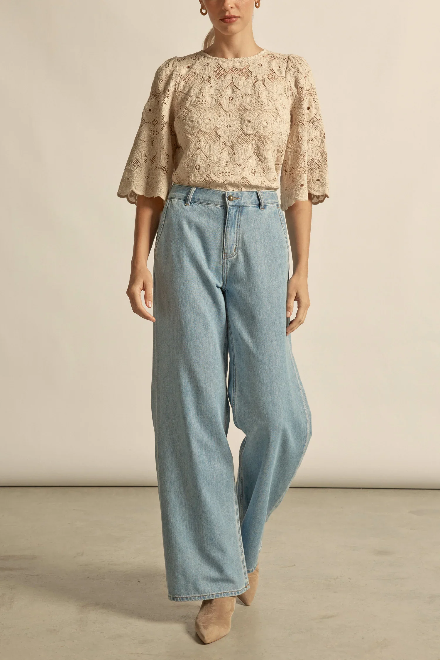 e_flint_jean_-_light_washed_denim_2.webp