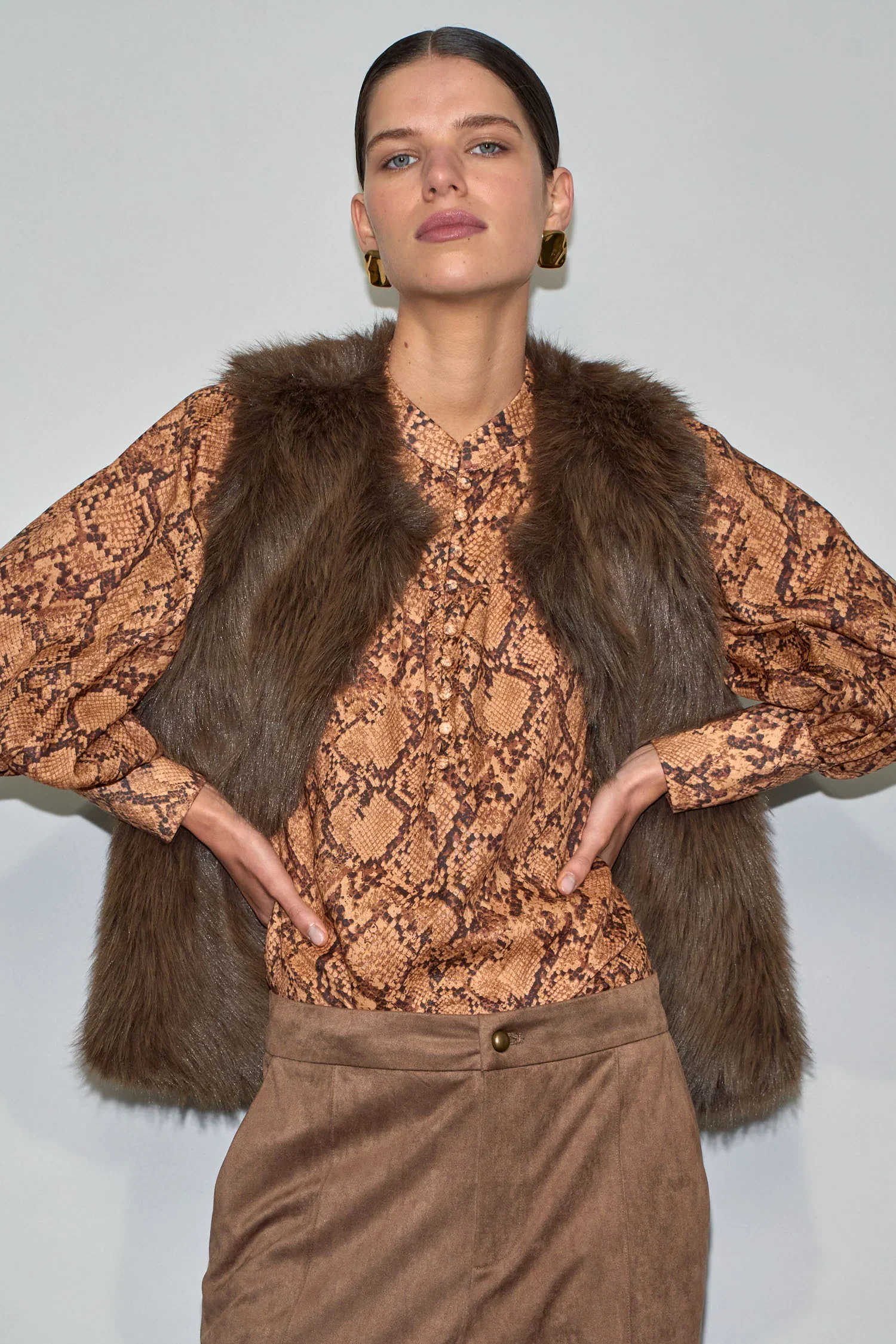 echo_vest_-_mocha_4.webp
