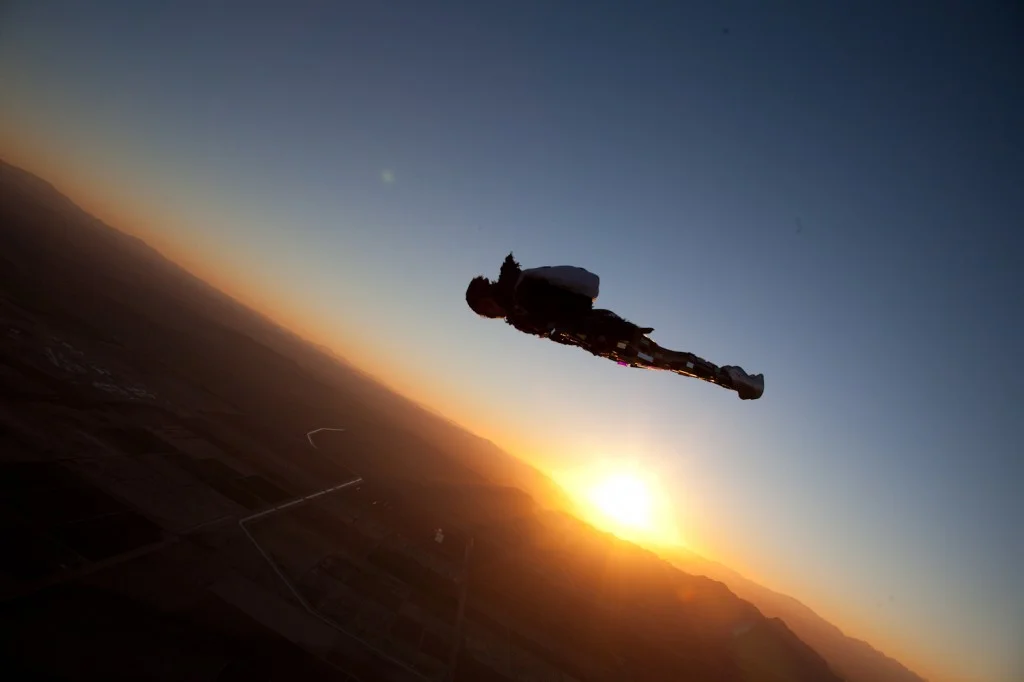 Base jumper Roberta Mancino ignites Bess' craving for primal experience and admiration for women who put their bodies on the line. 