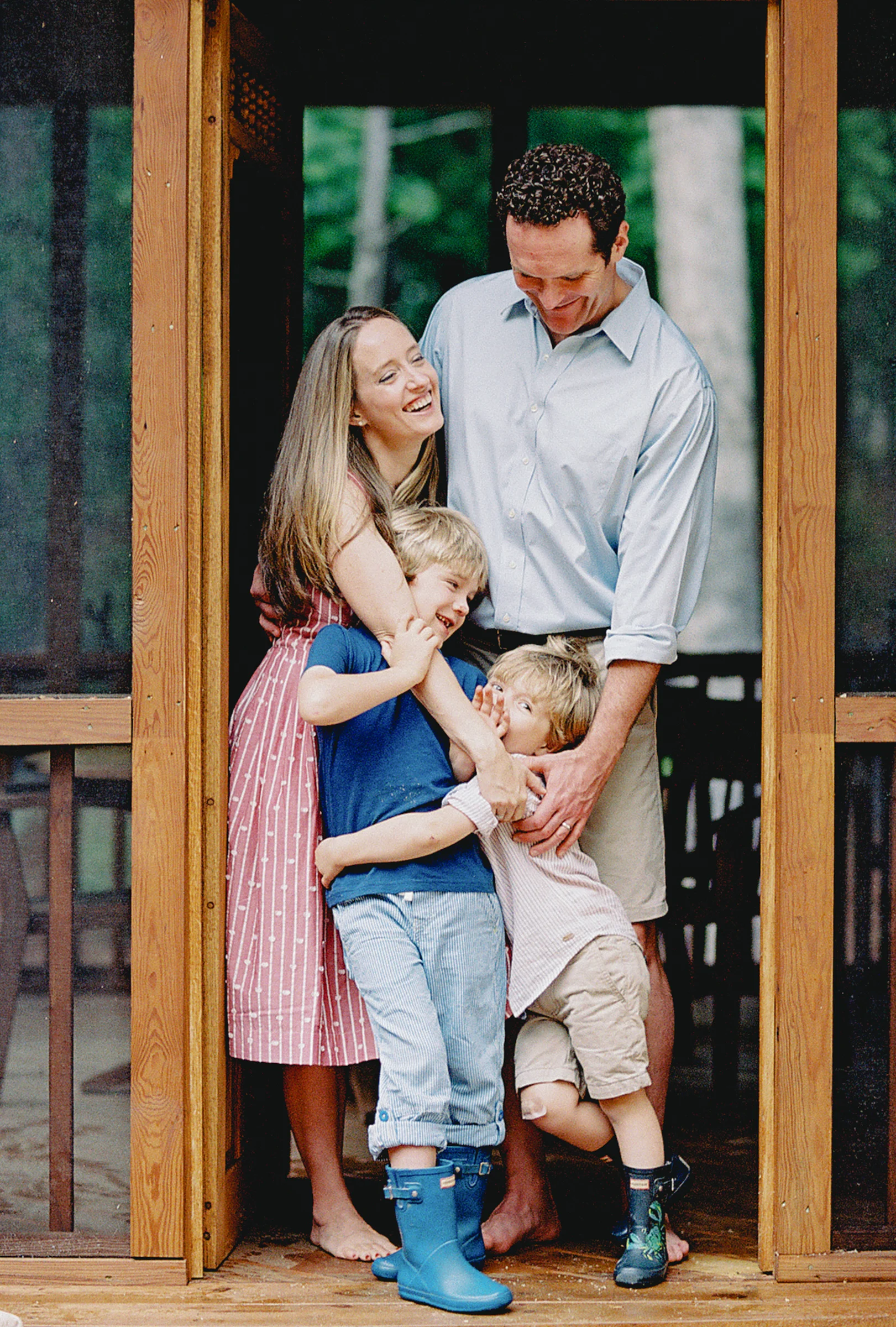 candid moment of family captured on film by photographer anna laero at a pittsburgh family session