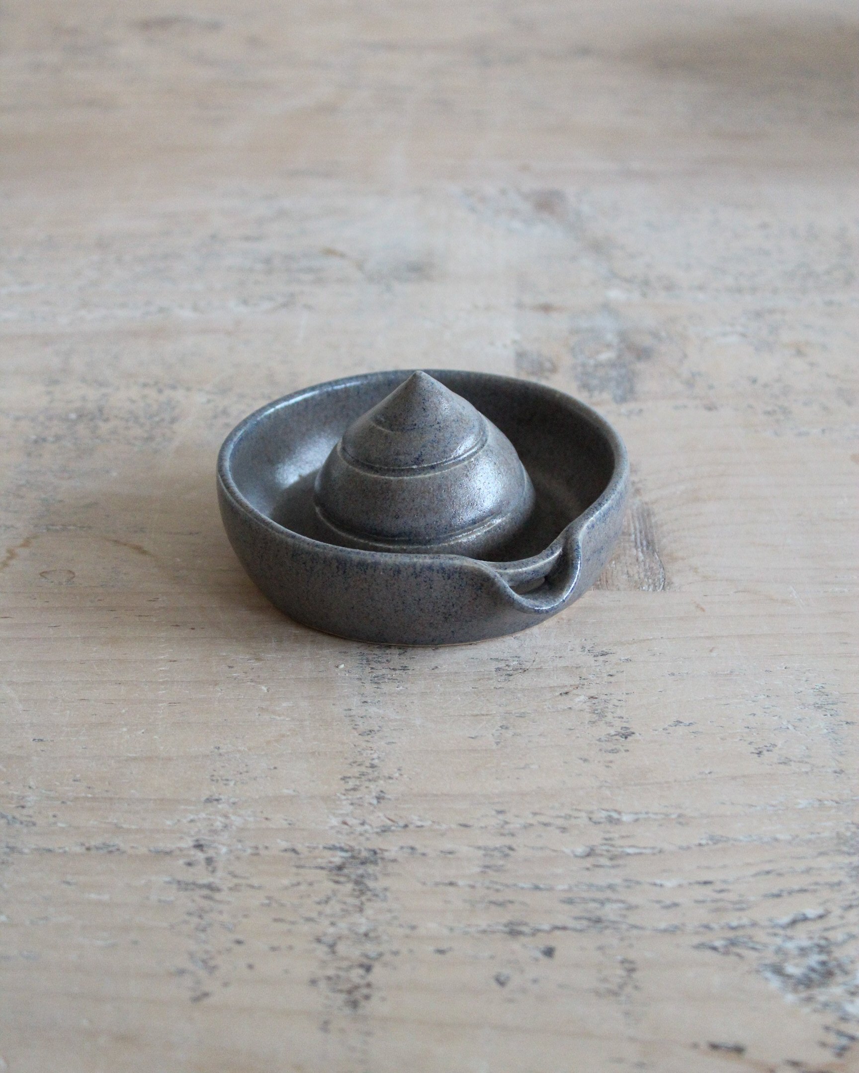 Granite Lemon Squeezer IMG_0034.jpg