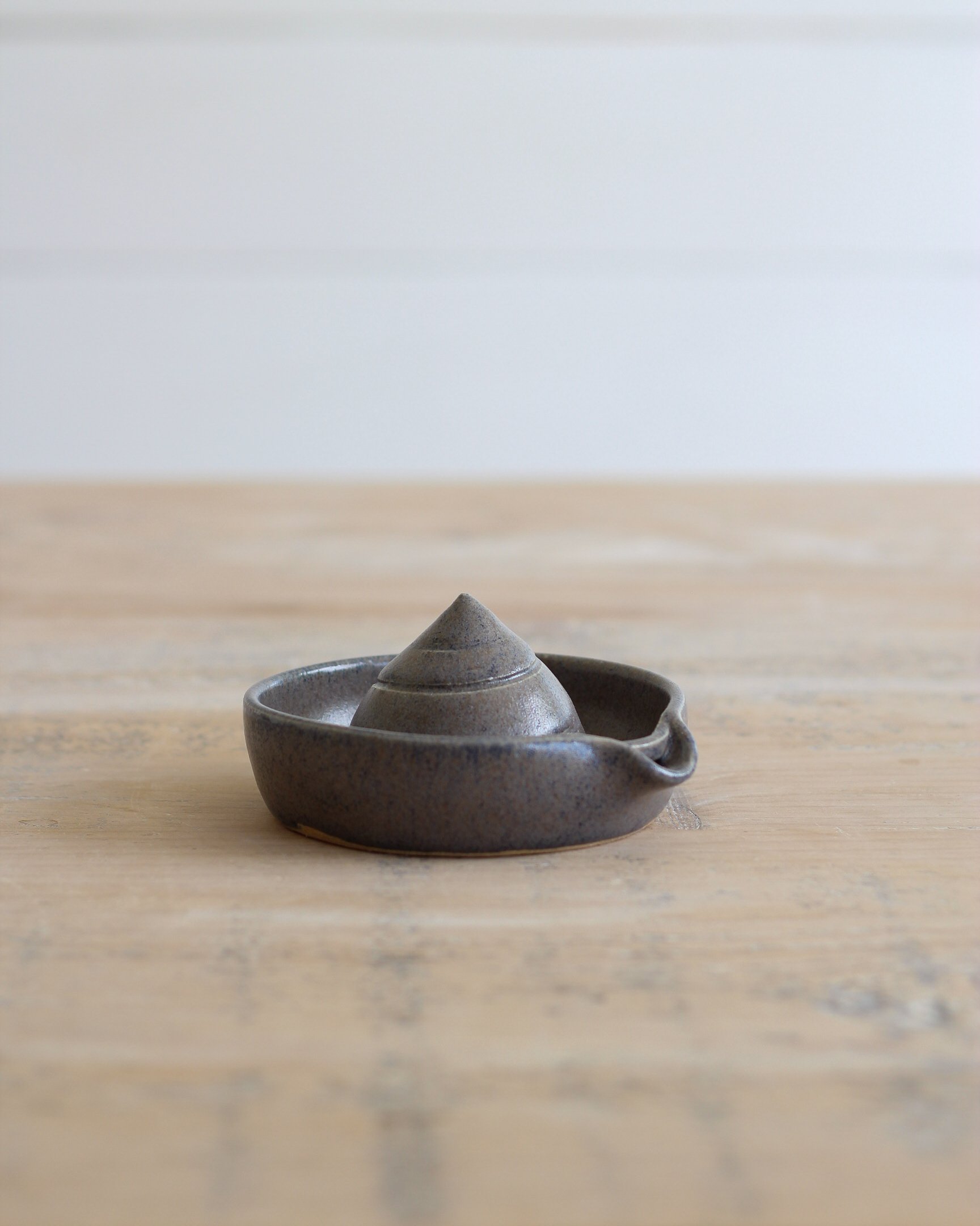Granite Lemon Squeezer IMG_0115.jpg