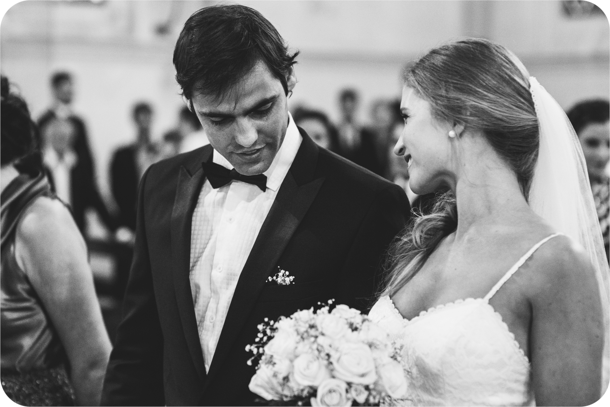 Novios en la iglesia de la Medalla Milagrosa