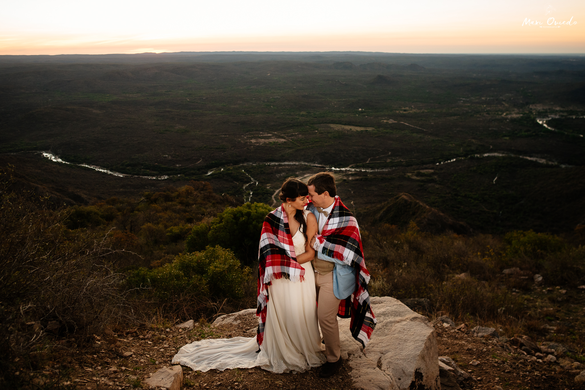 boda sextuple la cumbre cordoba cuchi corral fotografo de bodas fotografo de casamientos rosario san nicolas argentina vestido de novia ramo de novia-41.jpg