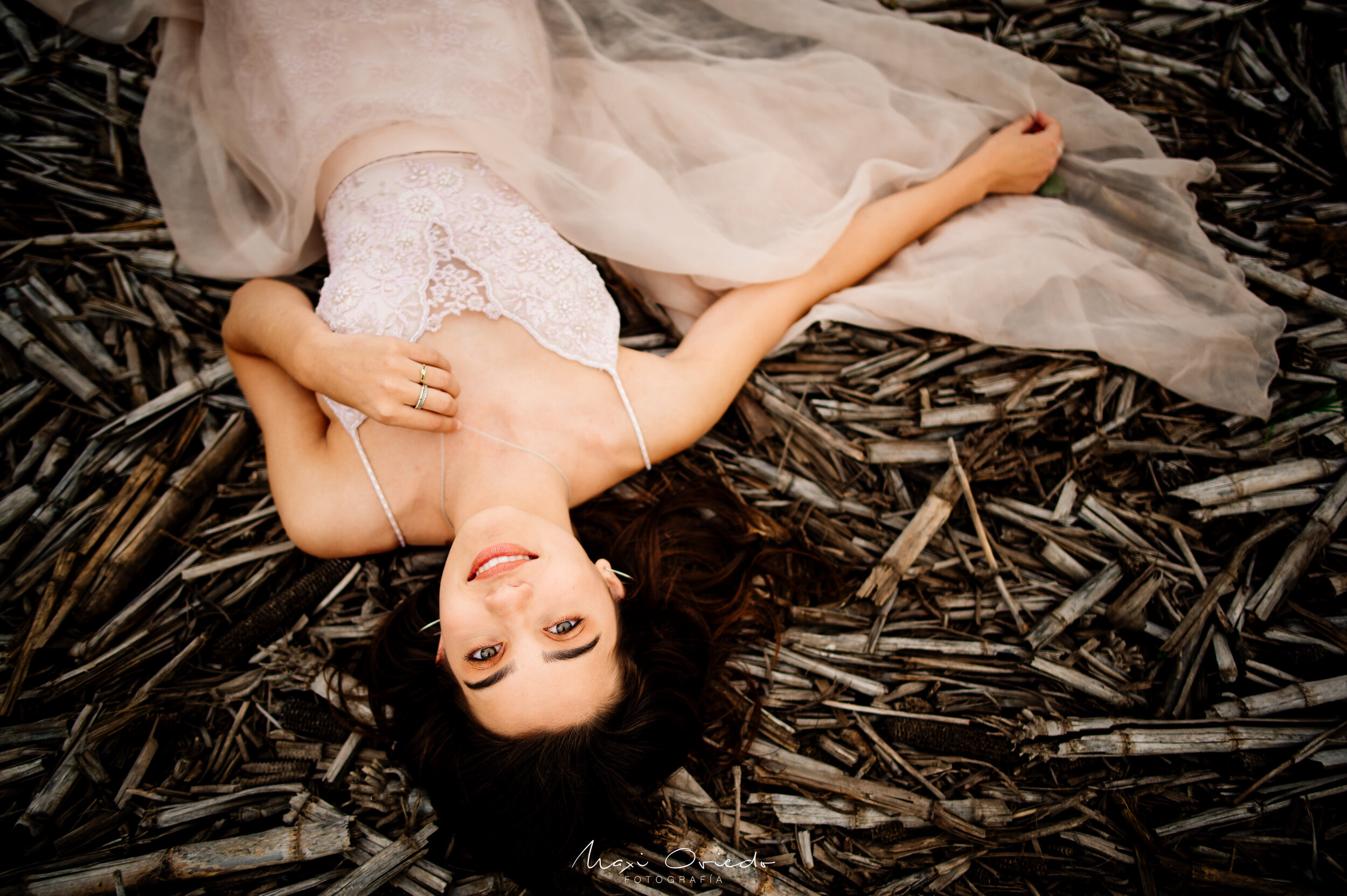 AGOSTINA, TRASH THE DRESS