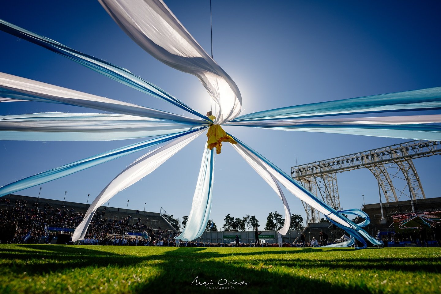 Un evento incre&iacute;ble por el d&iacute;a de la bandera en @snciudad . El @estadiosannicolas recibi&oacute; a alumnos de todas las escuelas de la ciudad  para disfrutar de un d&iacute;a inolvidable ❤️. 
Cu&aacute;l es tu favorita ? 🤗

#diadelaban
