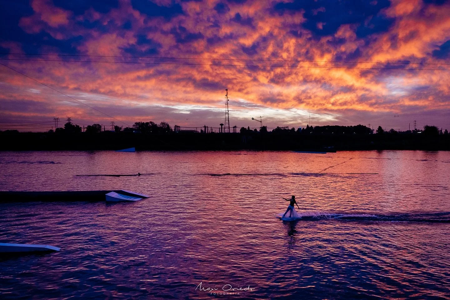 Un trash the dress diferente ❤️
Alma quiso hacerlo en @infiniteridecableski y ah&iacute; fuimos 🤗

Cu&aacute;l es tu favorita ? 🤩 
Vos d&oacute;nde har&iacute;as el trash the dress ? 🤨

Mi equipo : nikon Z8 + Z6iii + 24-70mm 2.8 + 70-200mm 2.8

#n
