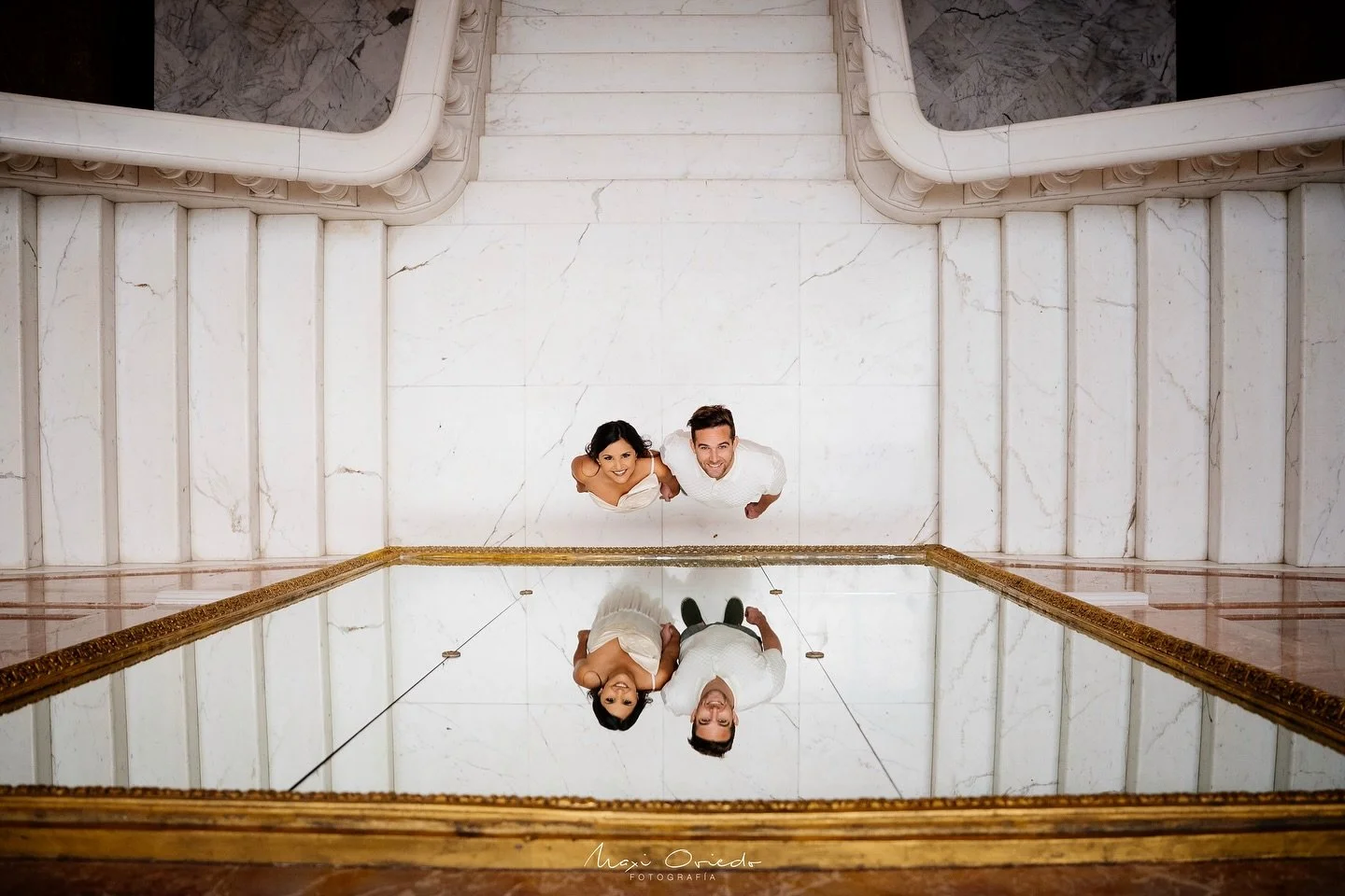 Hay encuentros que se dan por destino. @lizpinto10 , una talentosa fot&oacute;grafa de Panam&aacute;, fue uno de ellos. Coincidimos en el escenario del Congreso @illuminatepuertorico y, junto a @joel_web , confiaron en mi mirada para crear una histor