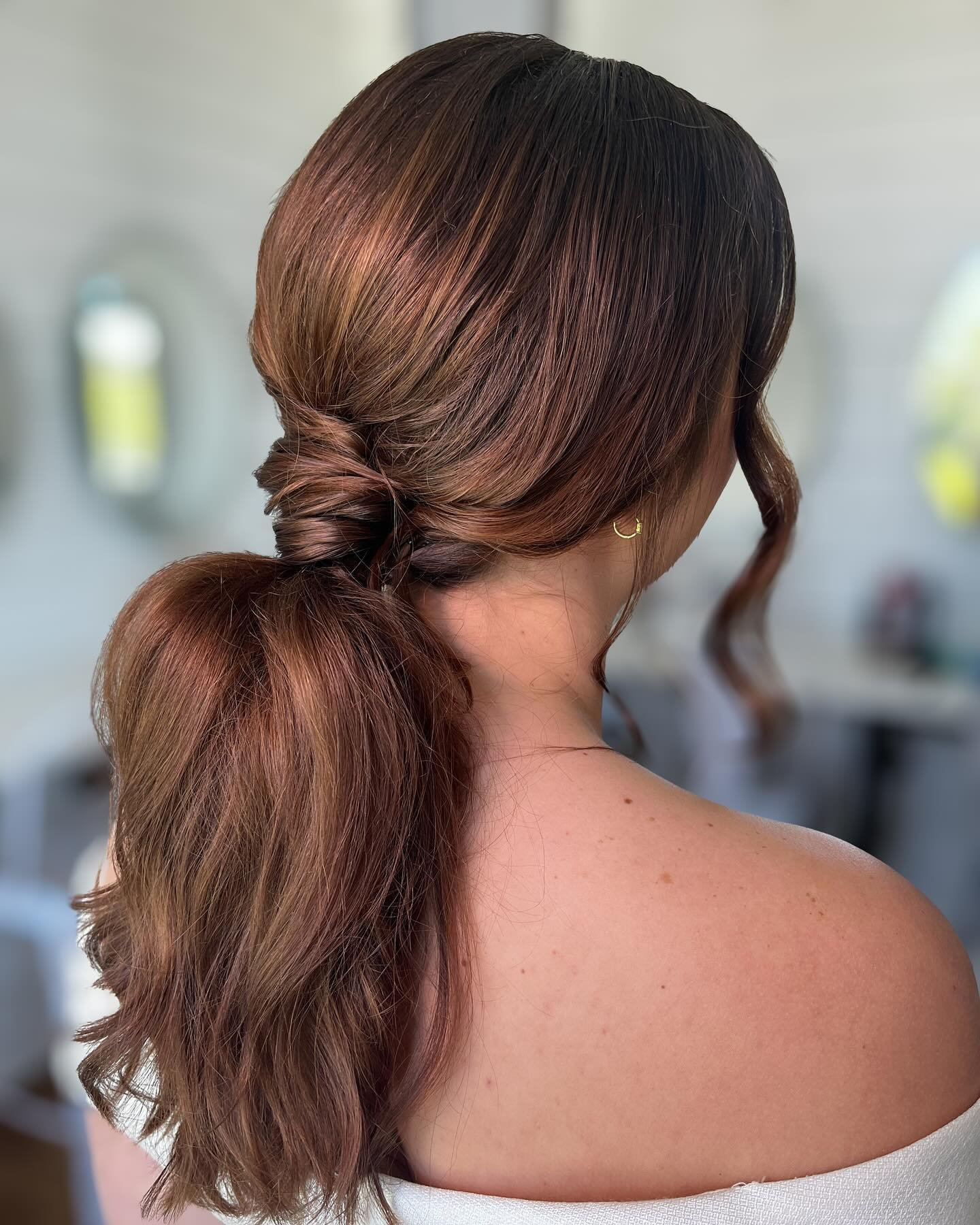 Tips for brunettes when picking out inspiration photos for your wedding hairstyle 👇🏼

1. Make sure you are selecting photos of people with the same hair color. Often time we save blonde photos because we are obsessed with how cute the style is but 