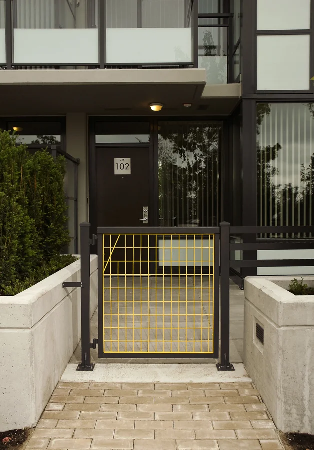 Gate_102.jpg