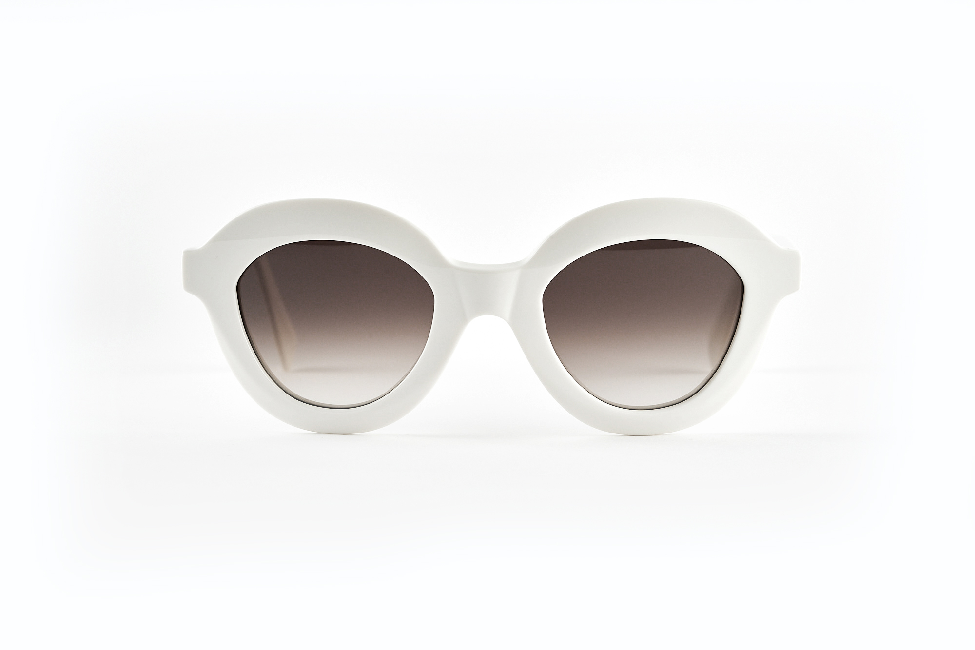 LIPS WHITE - front .jpg