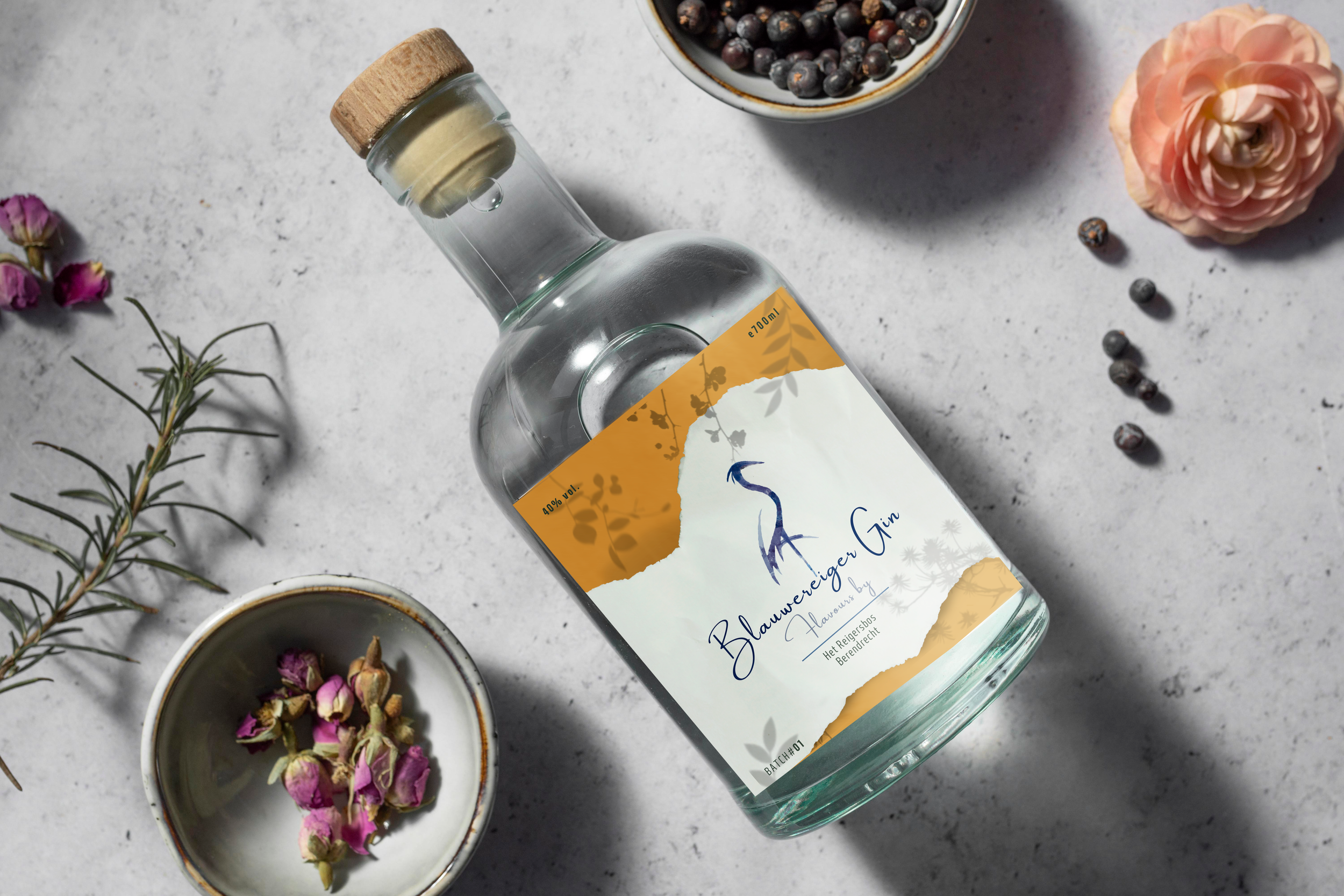 mock up design label blauwe reiger gin.png