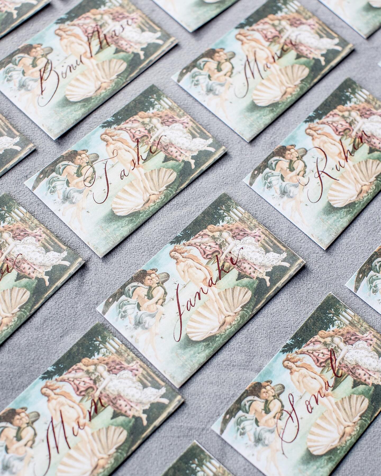 An Italian wedding deserves a little Renaissance touch!
#placecards #customstationery #italiandesign #fineartweddings #weddingstationery #papiere #paperdreams #italianweddings #thebirthofvenus #renaissanceart