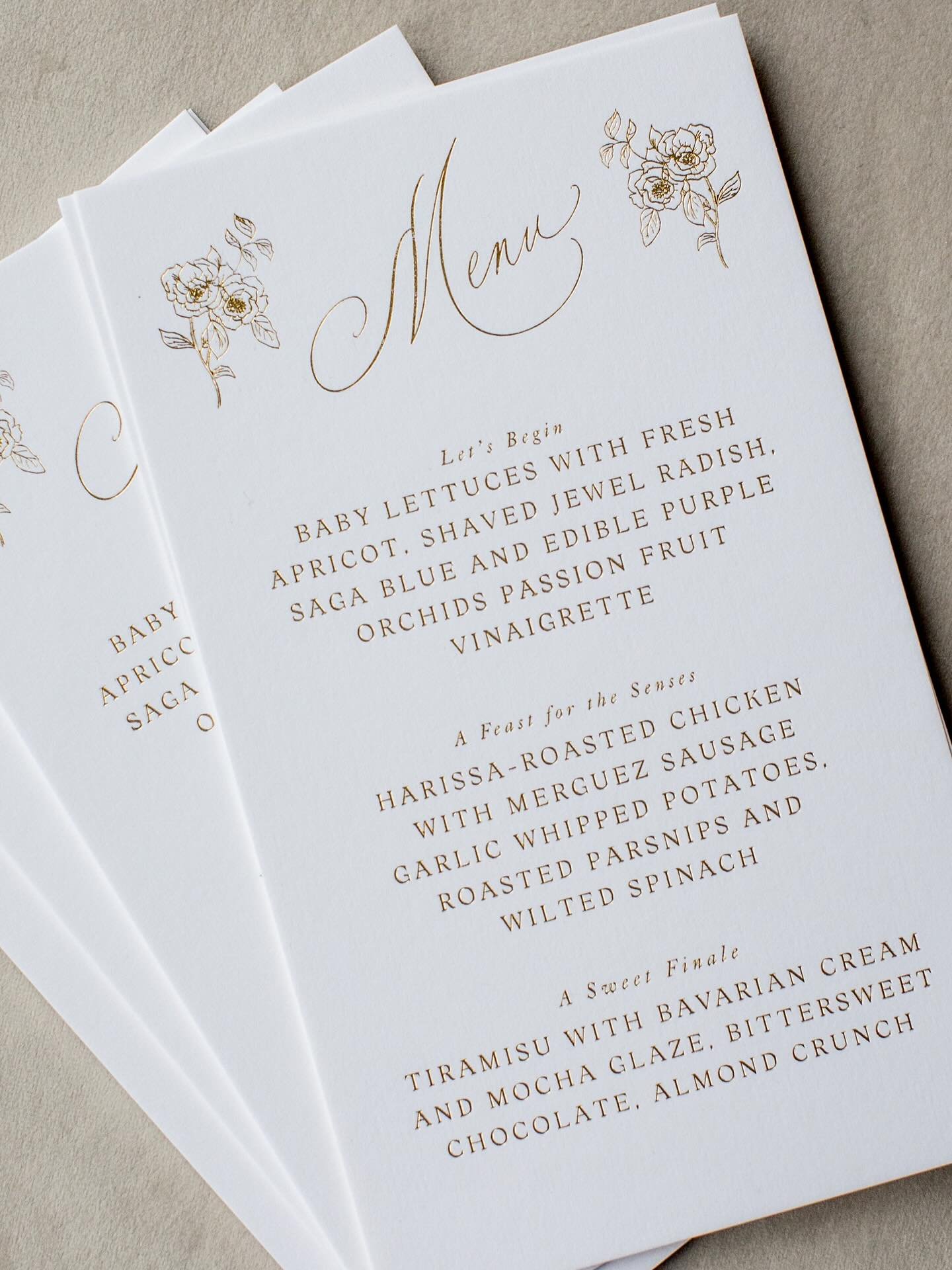 A feast for the senses &hellip;I can&rsquo;t say I&rsquo;ve ever had a saga blue and edible purple orchid for dinner but it does sound rather delightful. Minimal gold foil menu with maximum impact for a wedding in Como

 #lakecomowedding #luxurymenu 