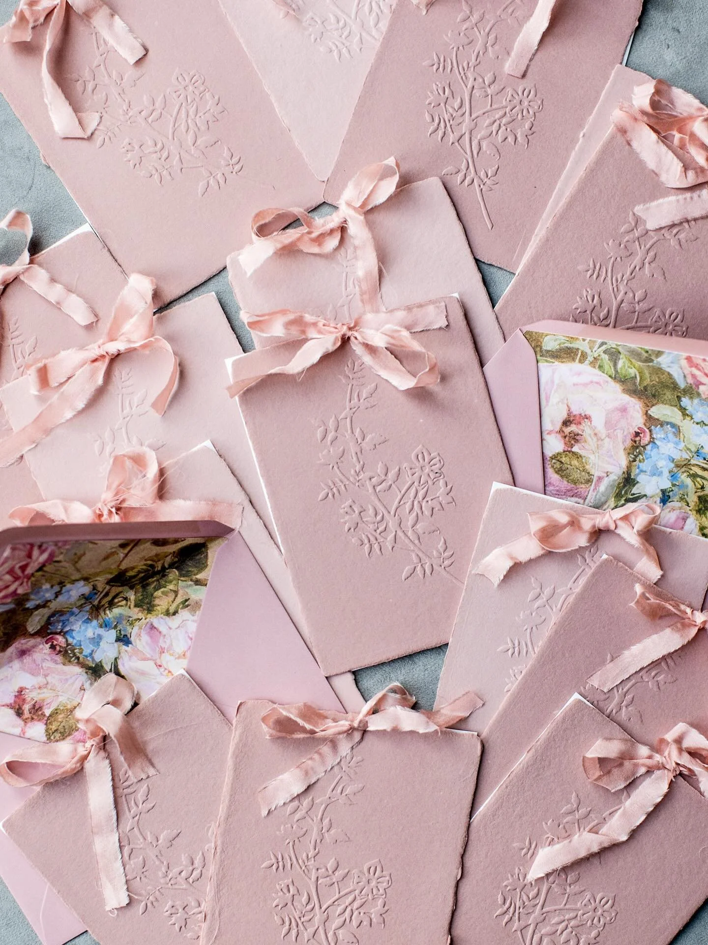 Pretty in pink embossed floral notecards. Let&rsquo;s bring back the joy of sending letters and cards because the world could always use more kindness, connection, and handwritten words. 💌

Part of a customised branding and stationery suite for @poe