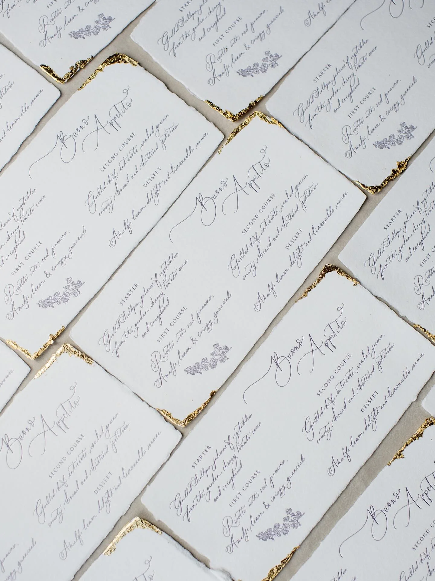 I&rsquo;m a huge fan of a horizontal menu and even more so when entirely in calligraphy (my own it&rsquo;s never a calligraphy font)
These lilac letterpressed menu on handmade paper were edged with a hint of gold to catch the gorgeous Amalfi light fo