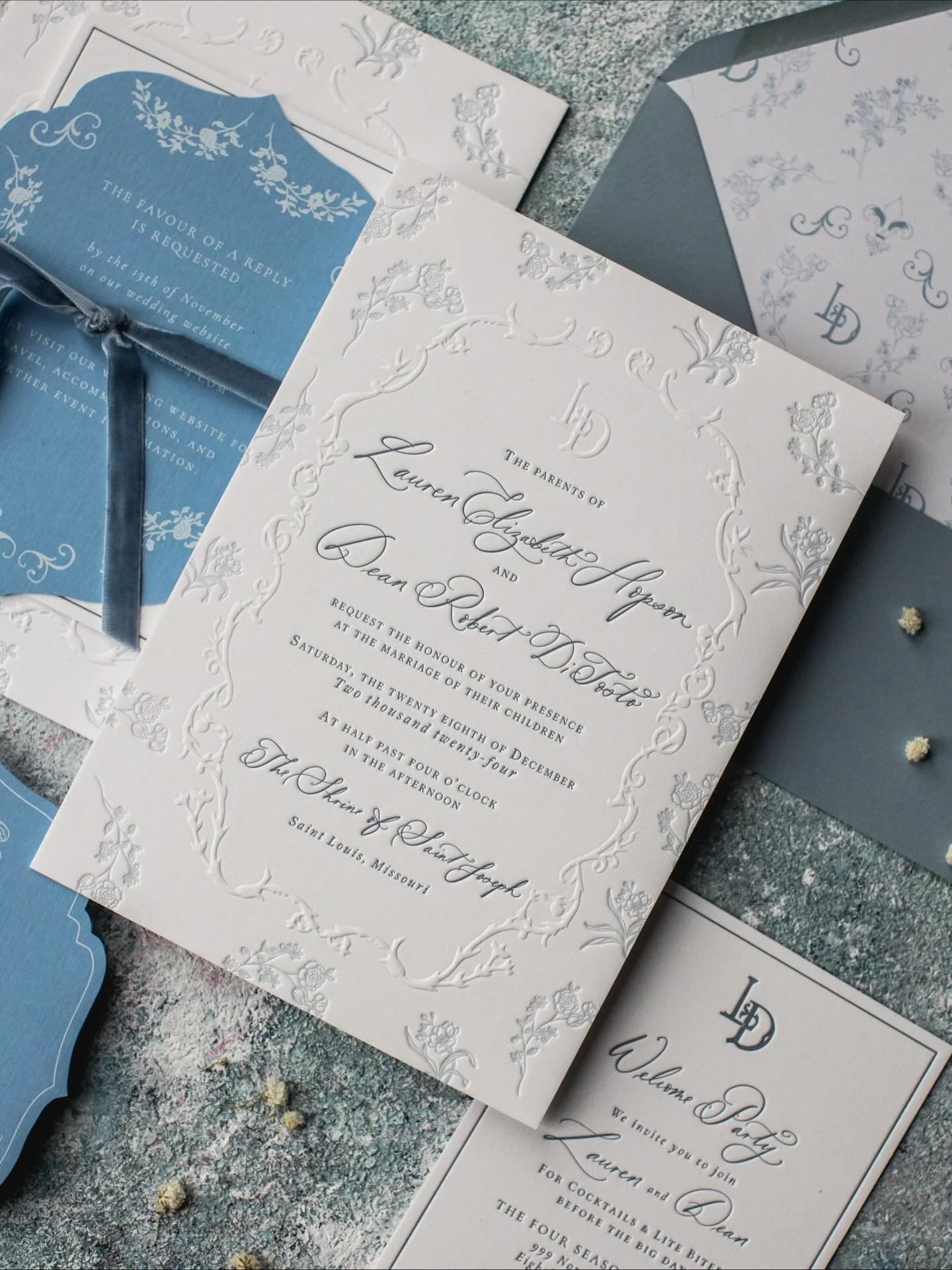 Winter weddings have their own kind of magic with the sparkle of lights, the hush of the season, and the warmth of gathering with the people you love most.

This embossed, letterpress suite was the perfect opening act for a beautiful December celebra