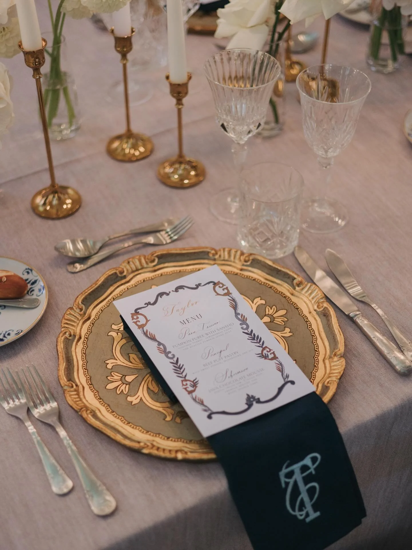 One of the quiet ironies of being a stationery designer is that I rarely get to witness the weddings themselves.
So receiving galleries like this feels extra special ,seeing the details in place, guests holding menus, and of course catching a glimpse