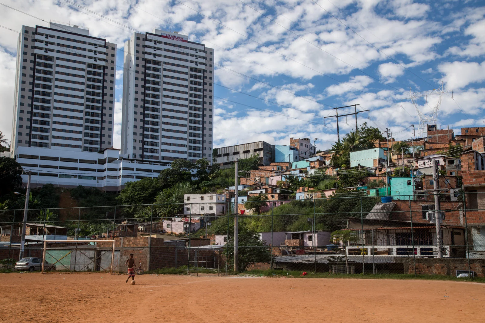 As across the rest of the country, urban areas such as Salvador have high levels of inequality. Often rich people in luxury condos live very visibly beside poor communities and informal settlements.