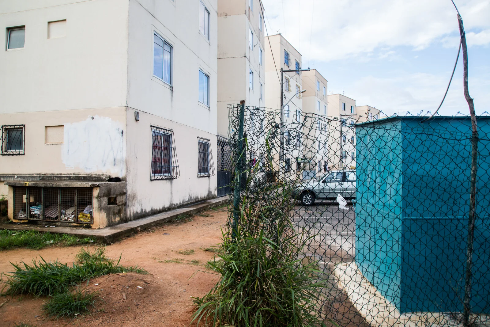 ‘Minha Casa, Minha Vida’ is the largest social housing programme in Latin America, though locations of projects often have poor accesses to services in the city. Bosque das Bromélias in the outskirts of Salvador is an example.