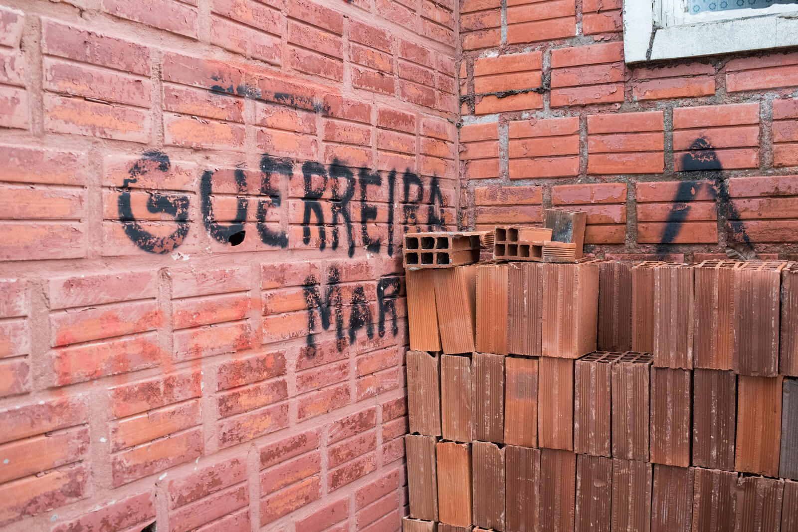  The occupation was organised by the largest social movement for housing in the city, MSTB. The occupants of the land are building their own homes on the land, the early stages of a new favela. 