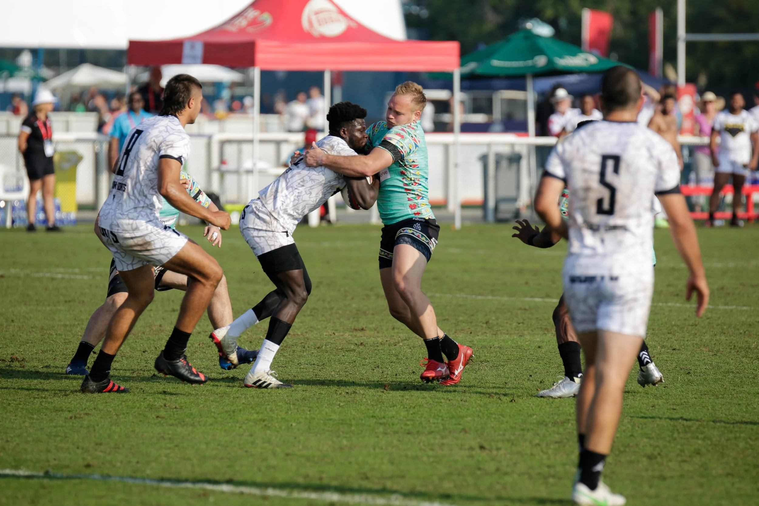 _P5D2816LBT Tackle.jpg