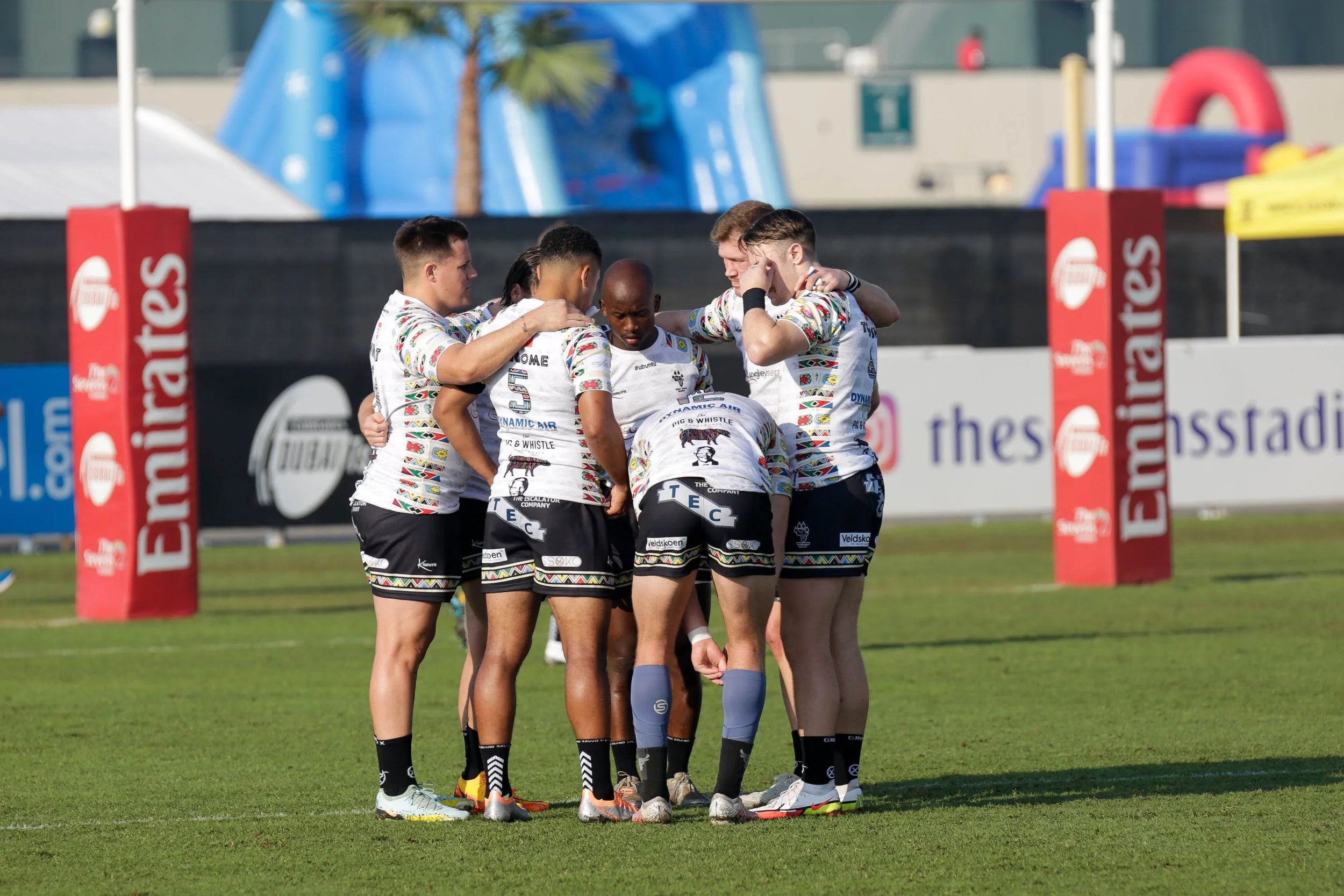 _P5D3322Alpha huddle.jpg