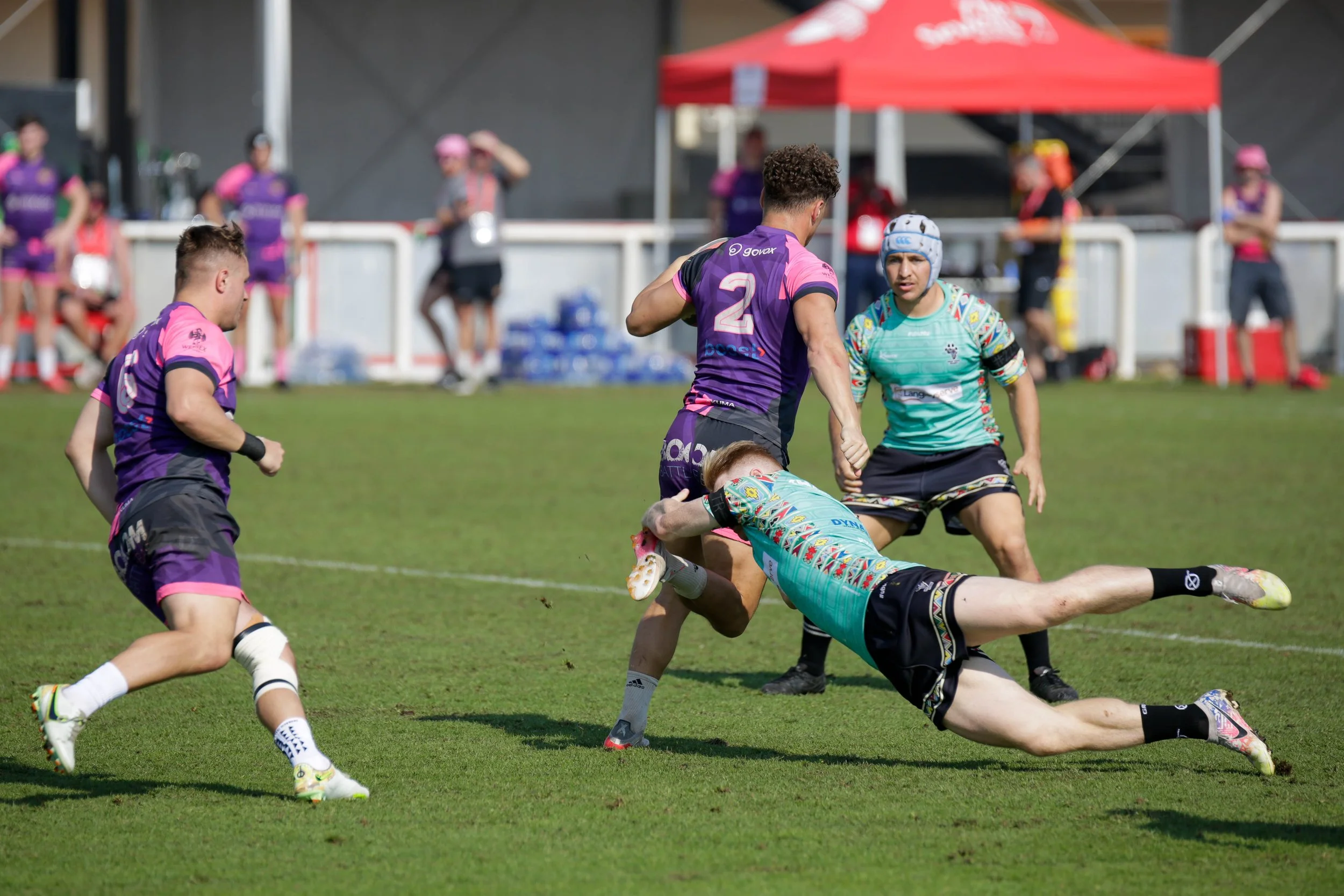 _P5D3828Flying tackle.jpg