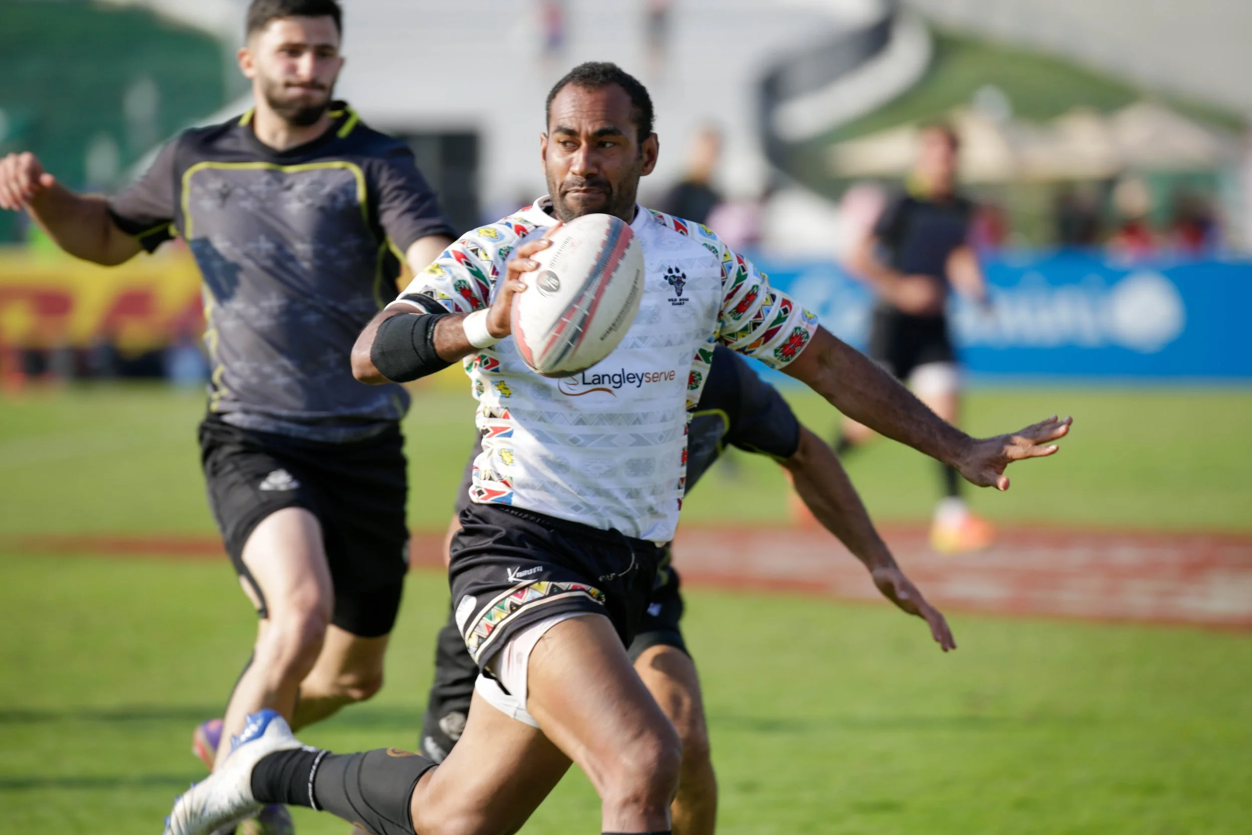 _P5D4365Naca on run+pass.jpg