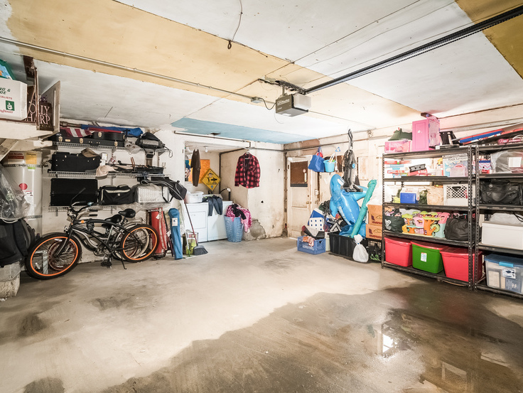 027-Garage-3736769-small4x3.jpg