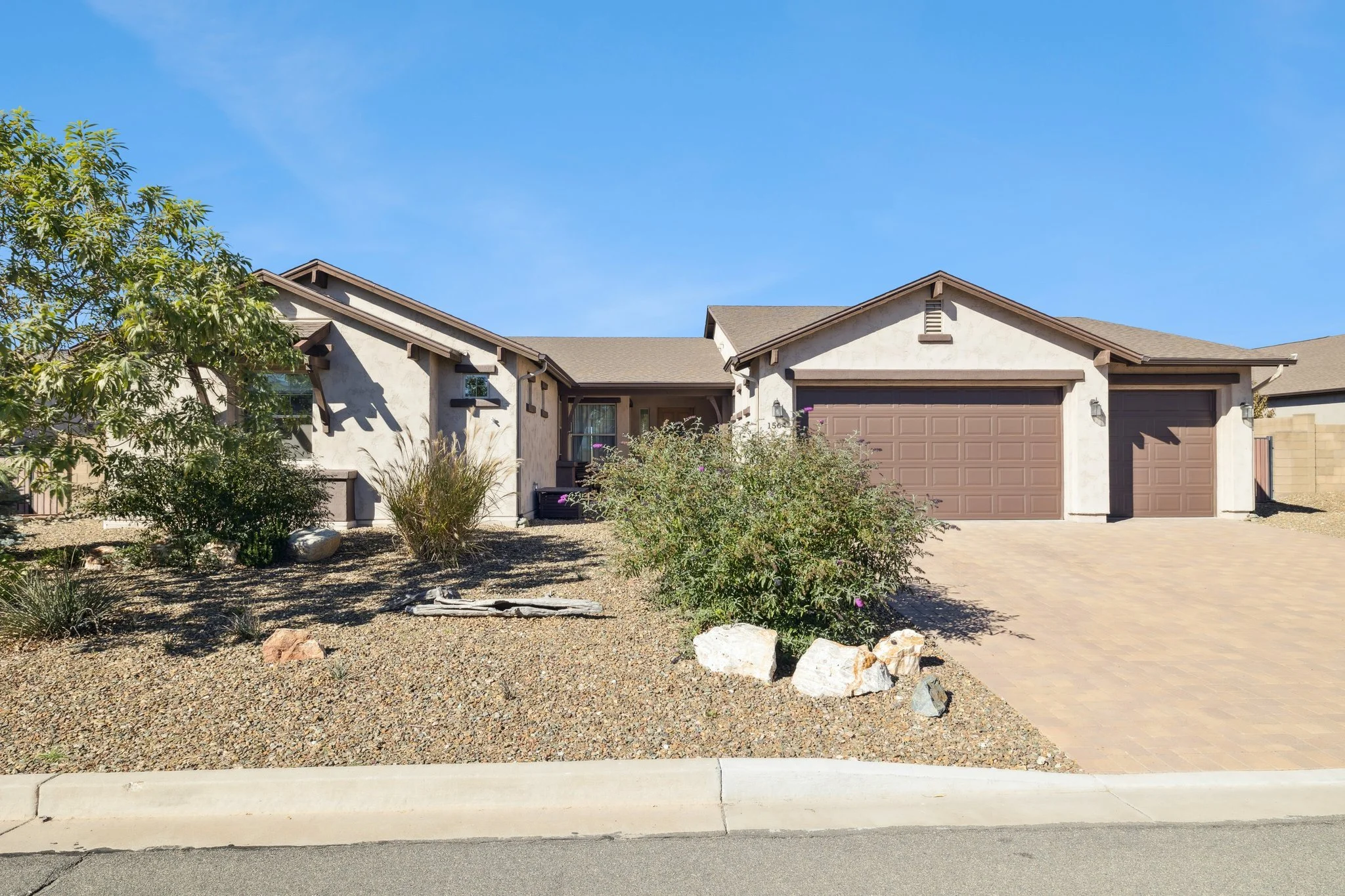 1-web-or-mls-1564-e-yorkshire-ave.jpg