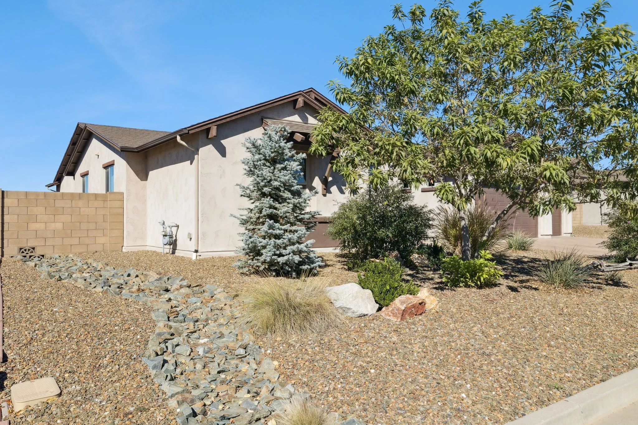 3-web-or-mls-1564-e-yorkshire-ave.jpg