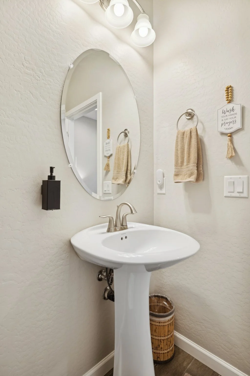 27-web-or-mls-1564-e-yorkshire-ave.jpg