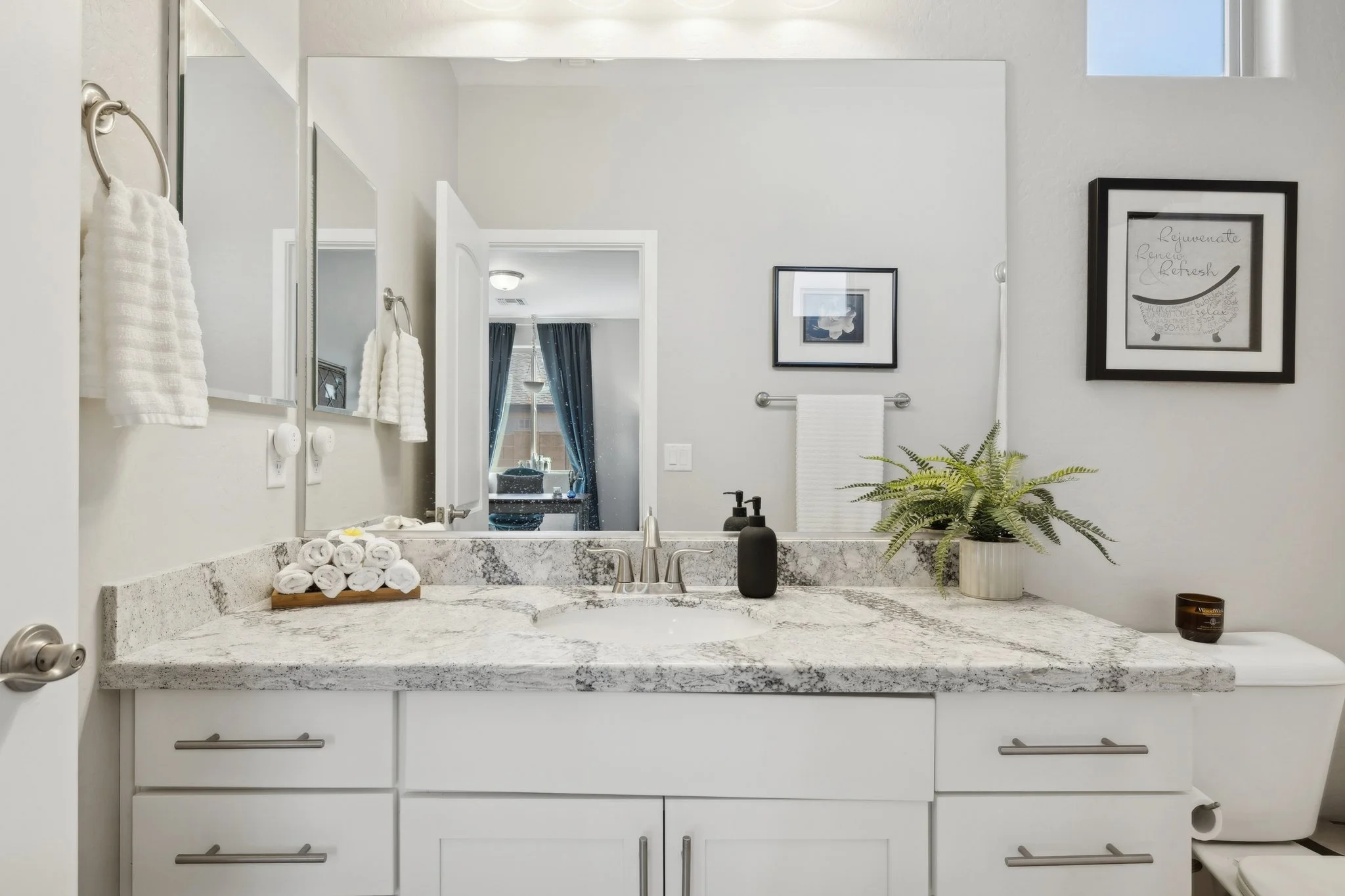 30-web-or-mls-1564-e-yorkshire-ave.jpg