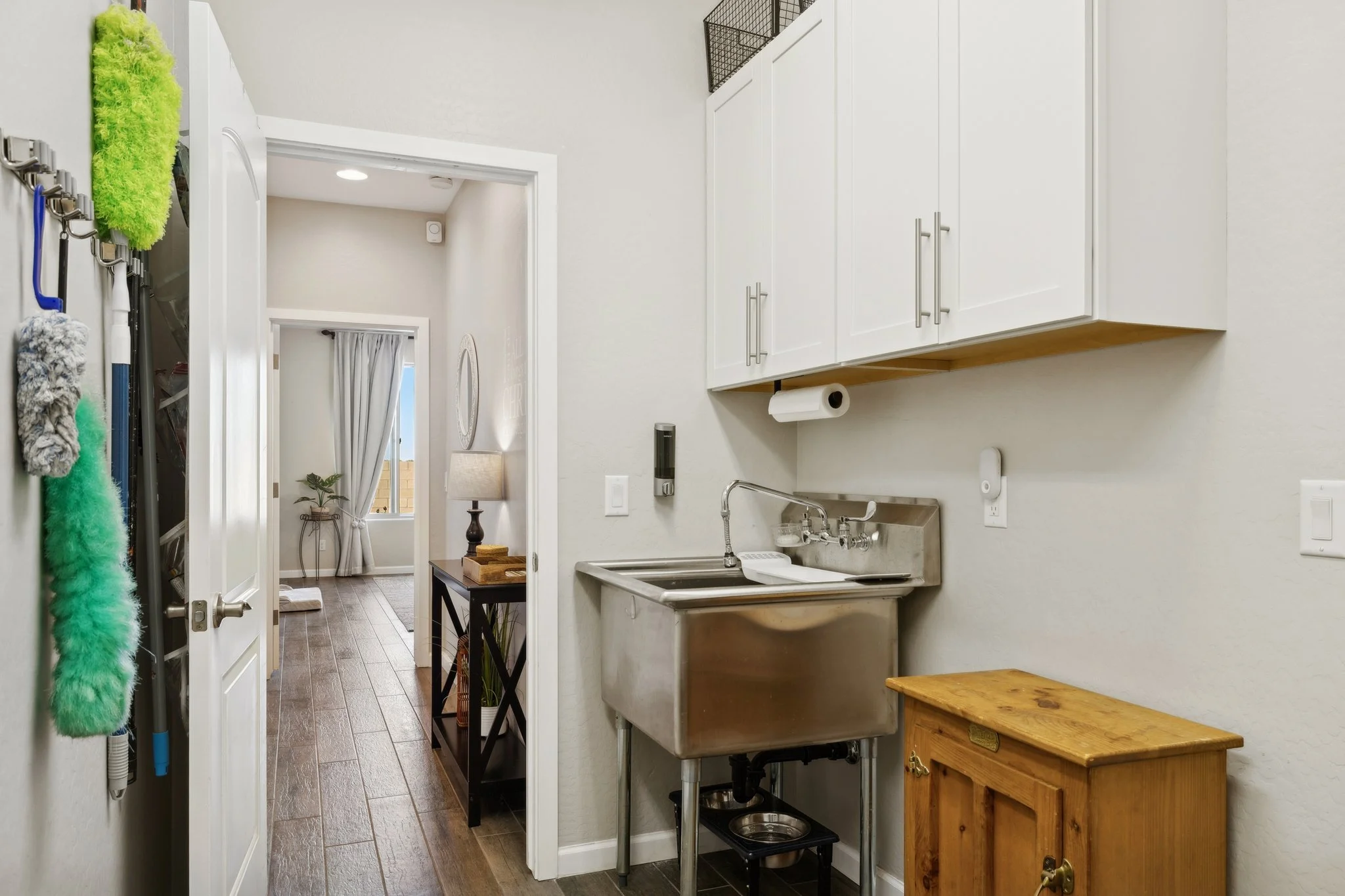 35-web-or-mls-1564-e-yorkshire-ave.jpg