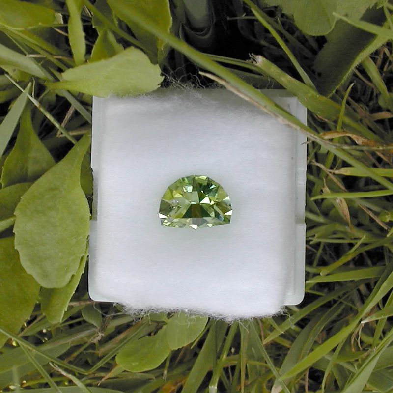 Green Flash design in Norwegian peridot (1.8 ct)