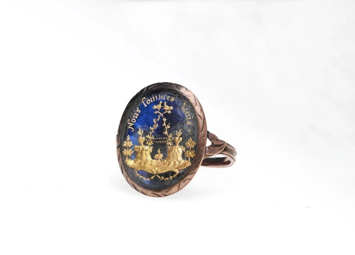 Ring with flaming hearts on altars of love  Austria, c. 1790  Gold, glass, gold foil 