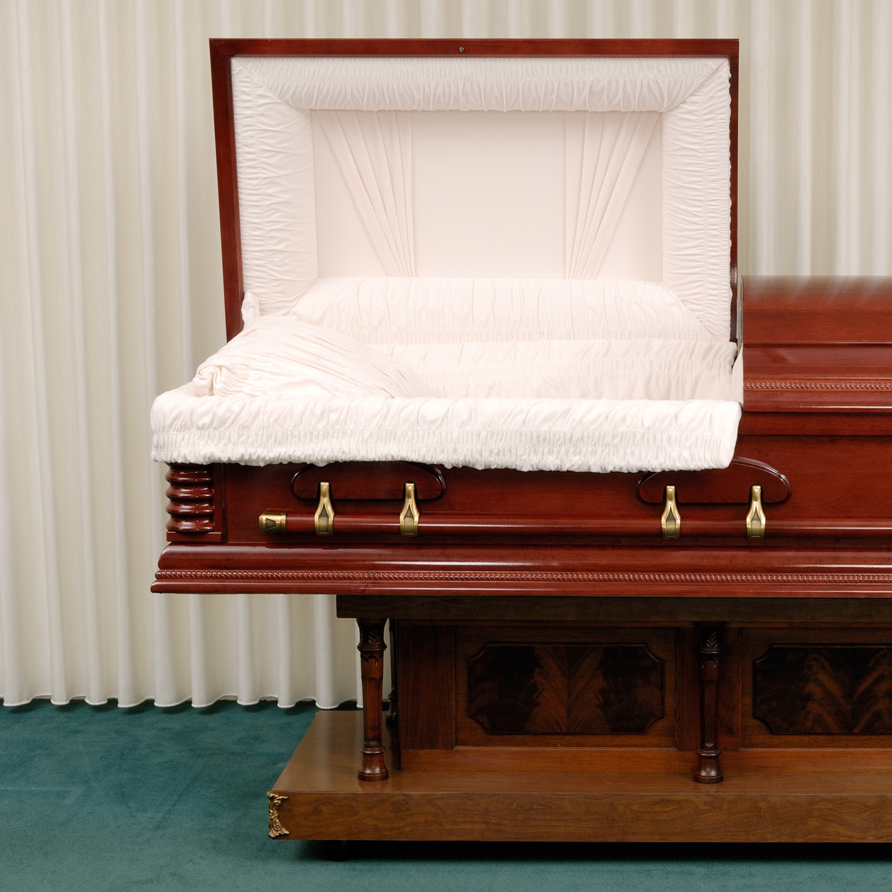 Funeral Parlor. Видеть пустой гроб