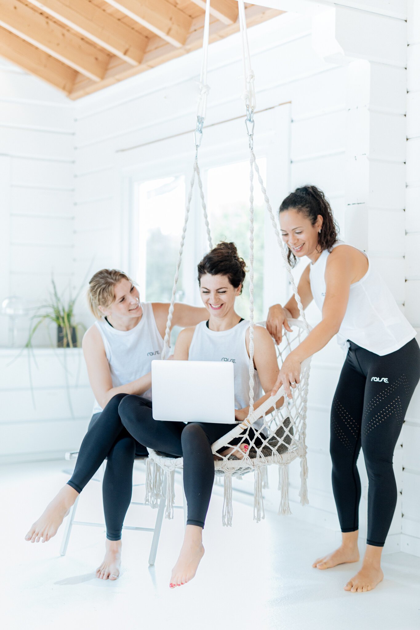 Anke Meyer und Team (Alineo Pilates): Vorbereitung der Online-Pilates-Workshops im Studio Woodyfull