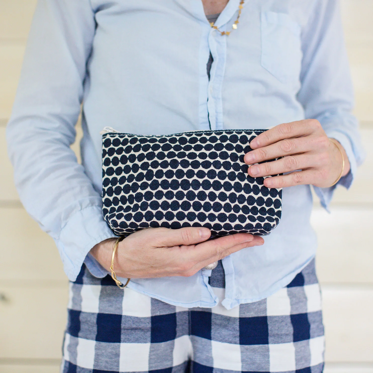 HABLE-M-COSMETIC-NAVY-BEADS-SCALE1.jpg