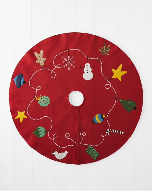 HABLE-GH-2019-TREE-SKIRT-ORNAMENTS.jpg