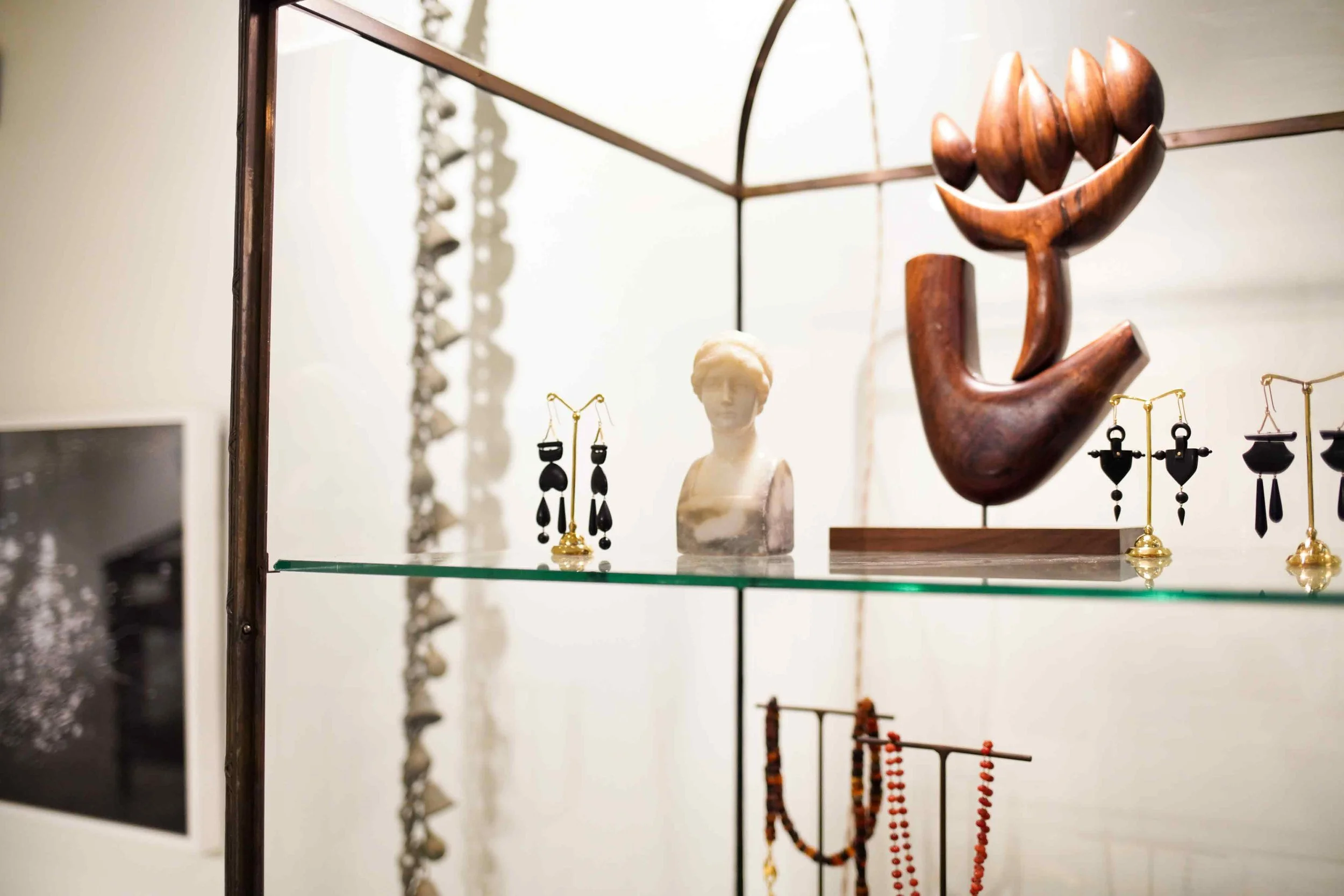 HABLE-2025-GALLERY-JEWELRY-SHOWCASE.jpg