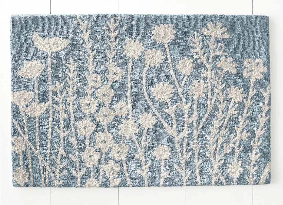 Hable Hooked Wool Rug-Soft Blue Flora