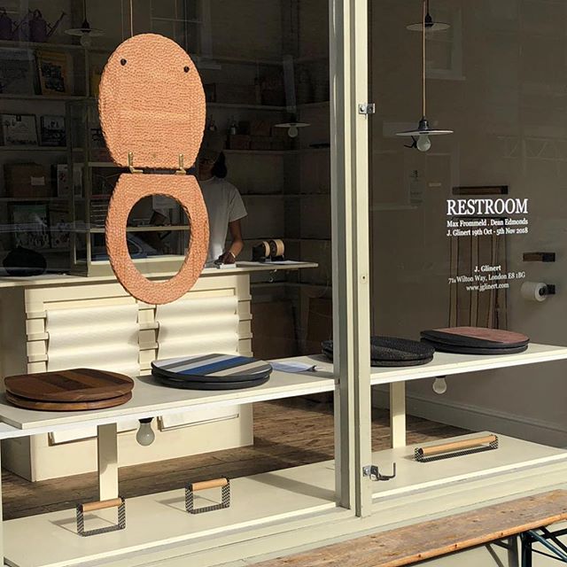RESTROOM a small show I am involved in @jglinert is on until Nov 5th.
Pop in if you are in the area to see some hand made toilet seats. Complemented by lovely objects designed and made by Dean Edmonds also known as @bermudatrips !

#maxfrommeld #toil