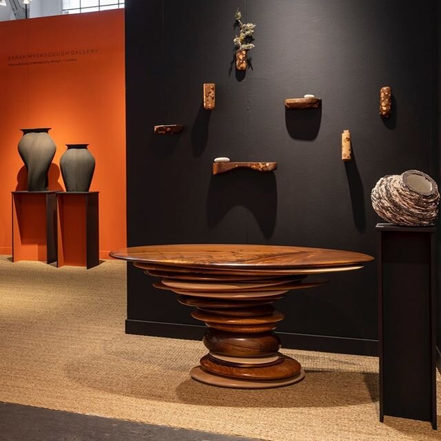 I have the pleasure to be part of @sarah_myerscough_gallery @fogfair with a custom wall piece.

Table by @christopherkurtzstudio 
Ceramic by @luke.fuller_  and vessels in the background by @garethnealfurniture 
In case you are in the Bay Area pleased