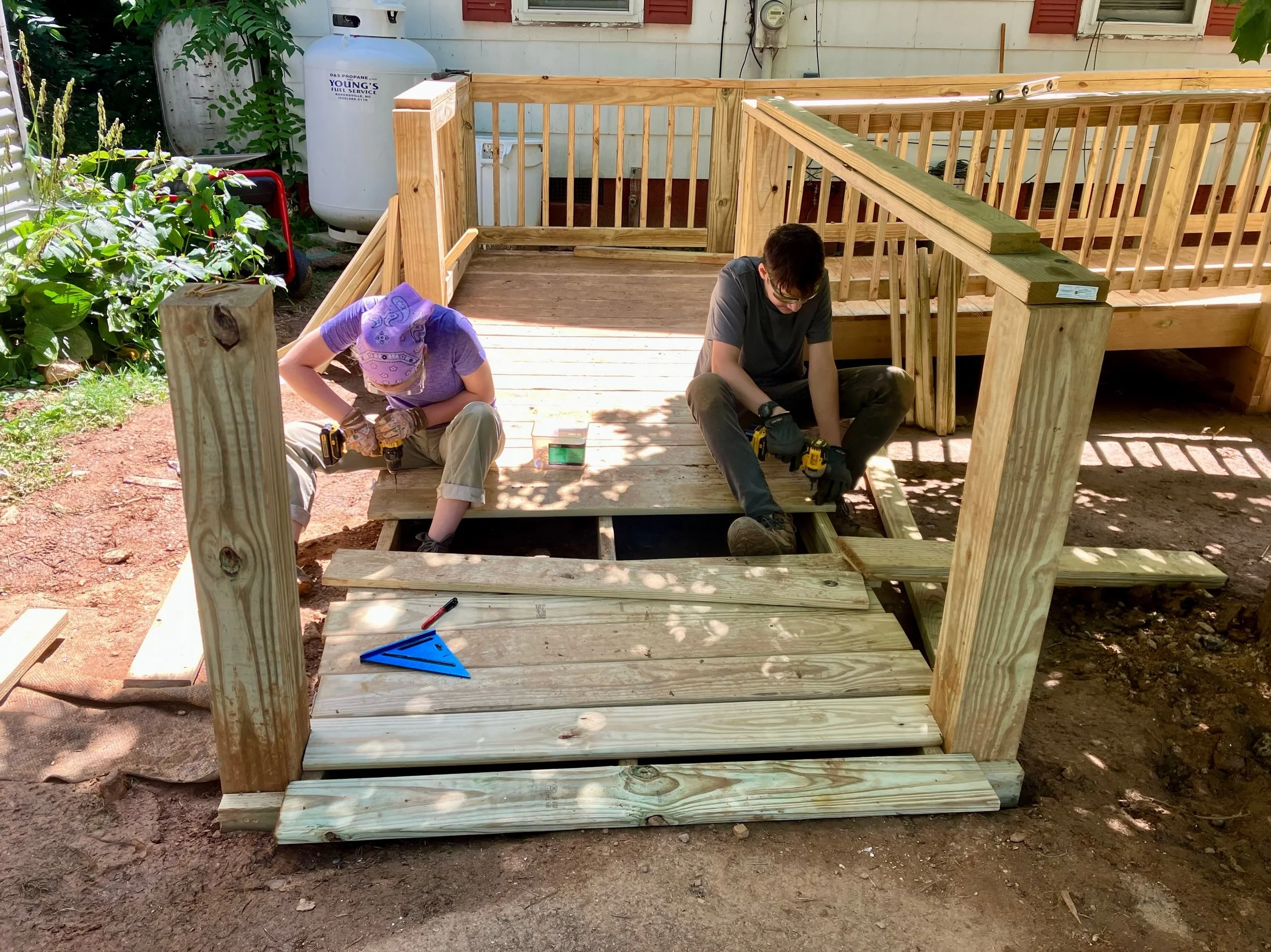 Another photo drop of our youth on the ASP trip in Avery County, NC! 🛠️⚒️👷&zwj;♀️👷&zwj;♂️ @appservproject